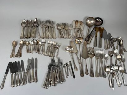 ERCUIS.
Set of silver-plated menagere spoons,...