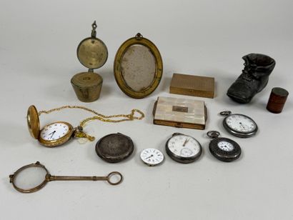 Small lot of display items including : 
-...