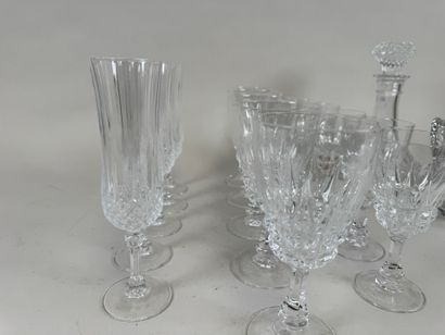 Set of cut crystal glasses including :
-...