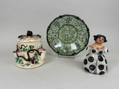 Lot including:
- LANGEAIS, 20th century.
Cream...
