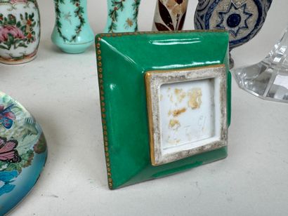 Small lot of display items including:
- PARIS,...