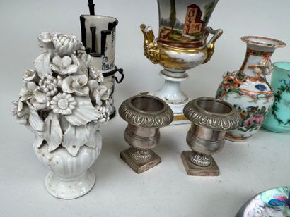 Small lot of display items including:
- PARIS,...