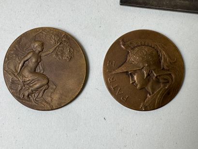 Lot of six bronze and silver medals including...