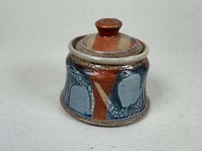 Le DON workshop.
Covered pot in polychrome...