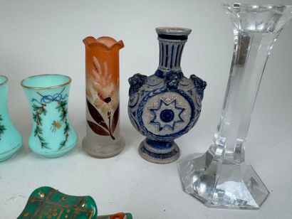 Small lot of display items including:
- PARIS,...