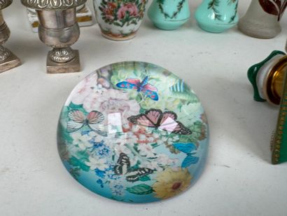 Small lot of display items including:
- PARIS,...