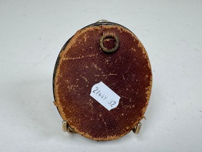 School, 19th century.
Portrait of a woman.
Oval...