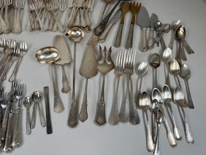 ERCUIS.
Set of silver-plated menagere spoons,...