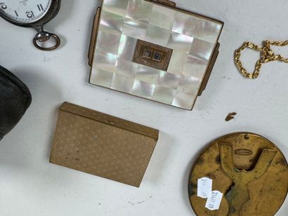 Small lot of display items including : 
-...