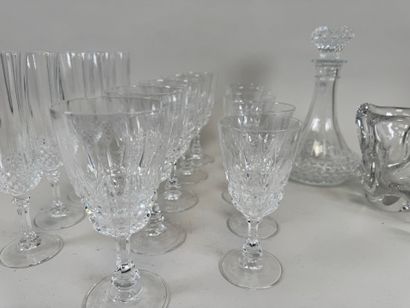 Set of cut crystal glasses including :
-...