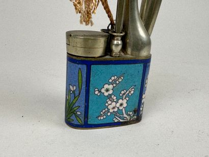 TIBET, 20th century.
Pipe in metal and cloisonné...