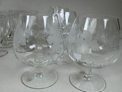 Crystal and glass lot including :
- 5 crystal...