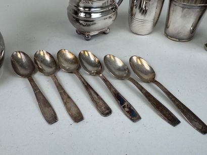 Set of silver-plated metal :
- a coffee pot,...