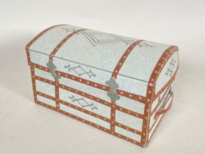 Four wicker picnic baskets with handles and...