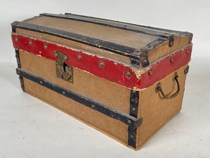 Small fashion doll travel box with domed...