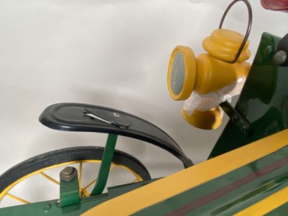 TRIANG.
Pedal car in green and yellow lacquered...