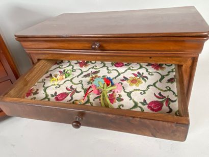 Chest of drawers with four drawers in front,...