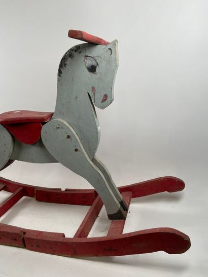 Polychrome wooden rocking horse.
61 x 98...