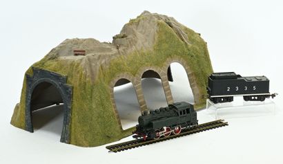 Railway set in HO, as is:
 - 1 flock-decorated...