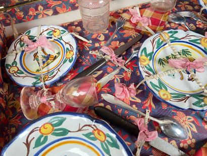 HOUSEHOLD SERVICE. 
Doll's dinette in earthenware...