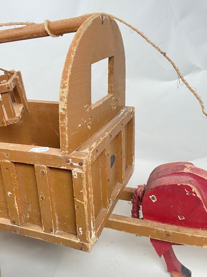 Polychrome wooden carriage.
40 x 80 x 27...