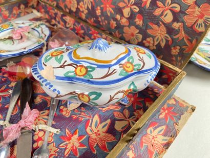 HOUSEHOLD SERVICE. 
Doll's dinette in earthenware...