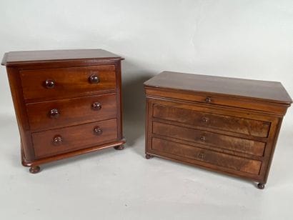 Chest of drawers with four drawers in front,...