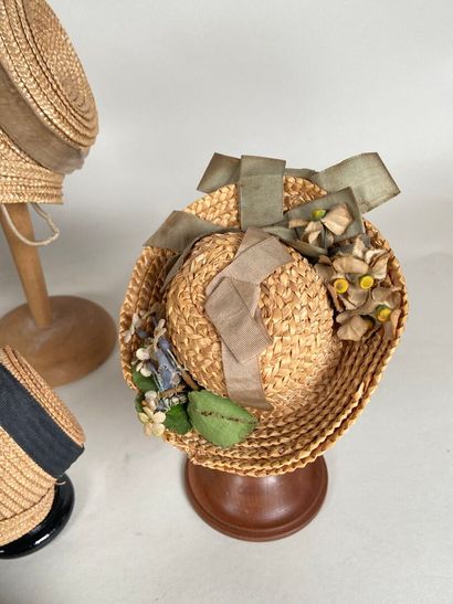 Collection of straw hats for dolls, sizes...