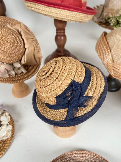 Collection of straw hats for dolls, sizes...