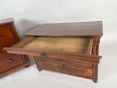 Chest of drawers with four drawers in front,...