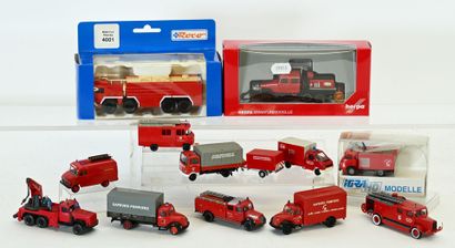 Set of 12 1/87th fire engines and related...