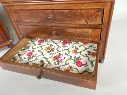 Chest of drawers with four drawers in front,...