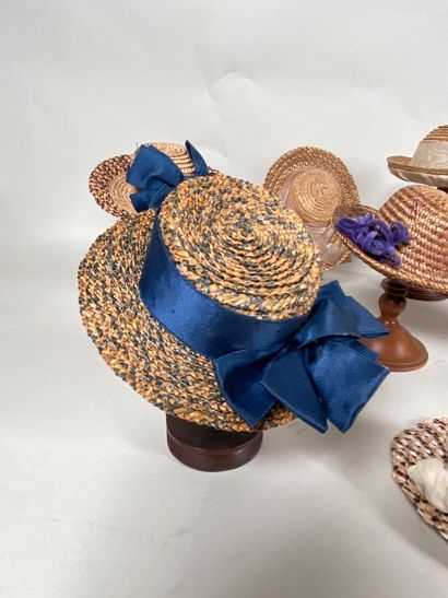 Collection of straw hats for dolls, sizes...