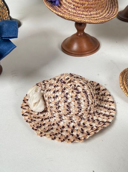 Collection of straw hats for dolls, sizes...