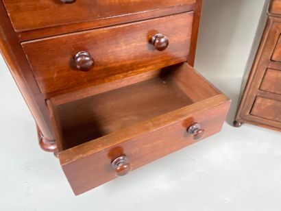Chest of drawers with four drawers in front,...