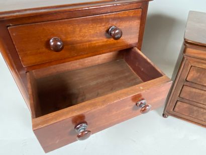 Chest of drawers with four drawers in front,...