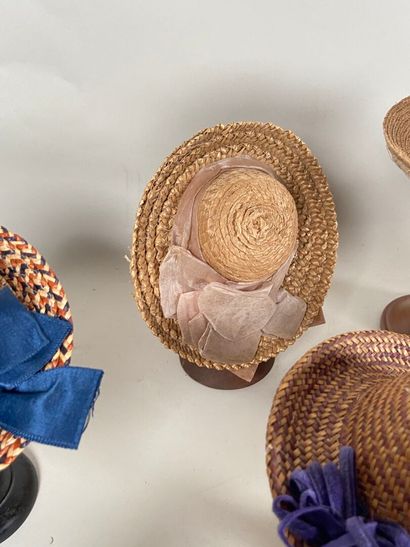 Collection of straw hats for dolls, sizes...