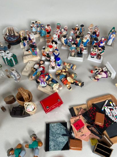 Very large lot of accessories and mismatched...