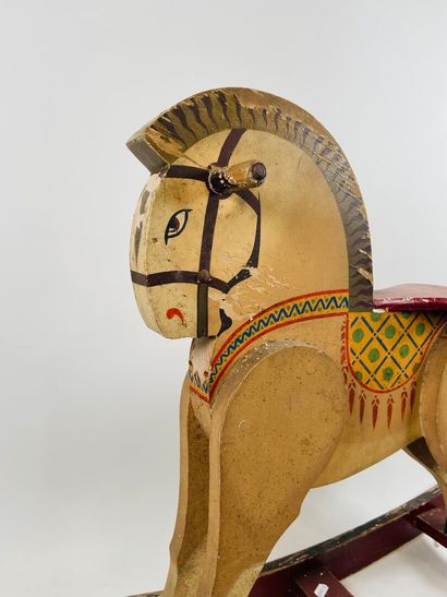 Rocking horse in polychrome wood
58 x 80...