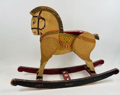 Rocking horse in polychrome wood
58 x 80...