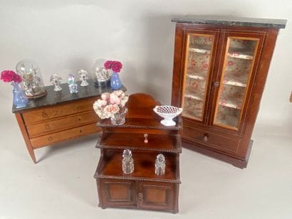 Set of furniture including mahogany credenza...