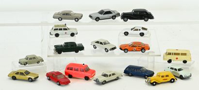 Set of 17 1/87th scale touring vehicles to...