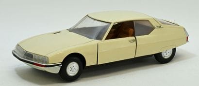 Montblanc, Citroën SM in cream plastic, (40cm)...