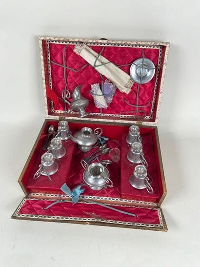 Pewter tea service, presented in its original...