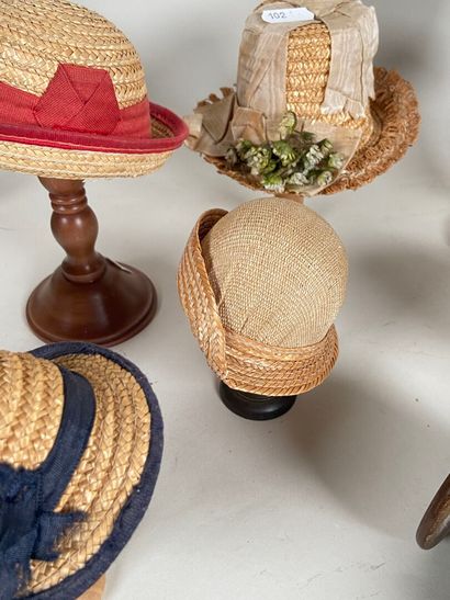 Collection of straw hats for dolls, sizes...