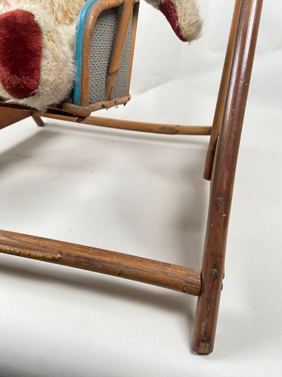 Wood and wicker swing.
65 x 40 x 40 cm.
An...
