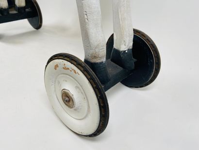 Polychrome wooden horse on wheels.
74 x 74...