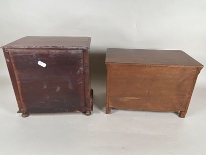 Chest of drawers with four drawers in front,...