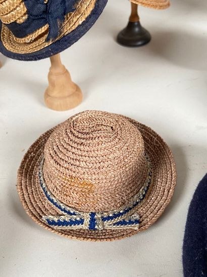 Collection of straw hats for dolls, sizes...