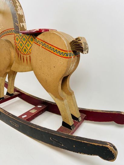 Rocking horse in polychrome wood
58 x 80...